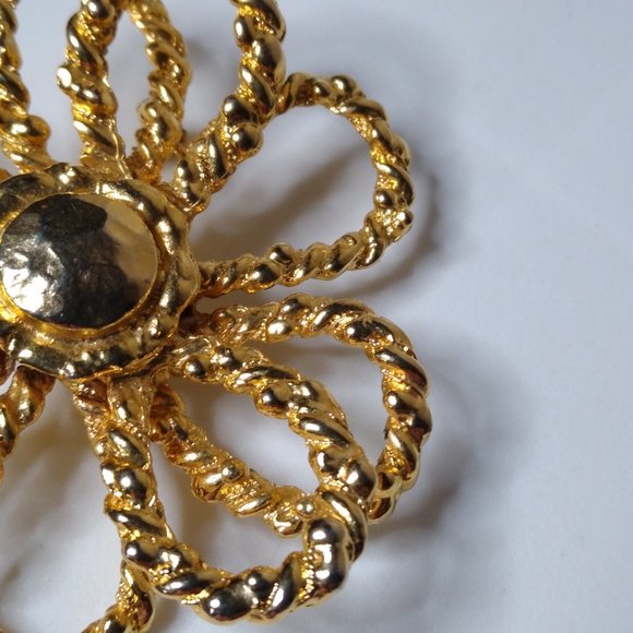 Vintage Large Metal Flower Brooch - Picture 6 of 15
